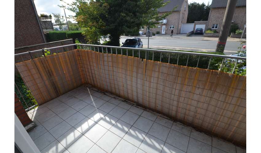 Schöne Zwei-Zimmerwohnung mit Balkon und Garage.